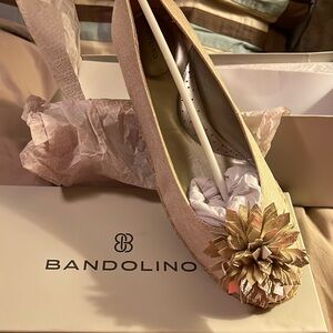 NWT Bandolino Blondelle Gold Linen Espadrille Flat - size 9.5